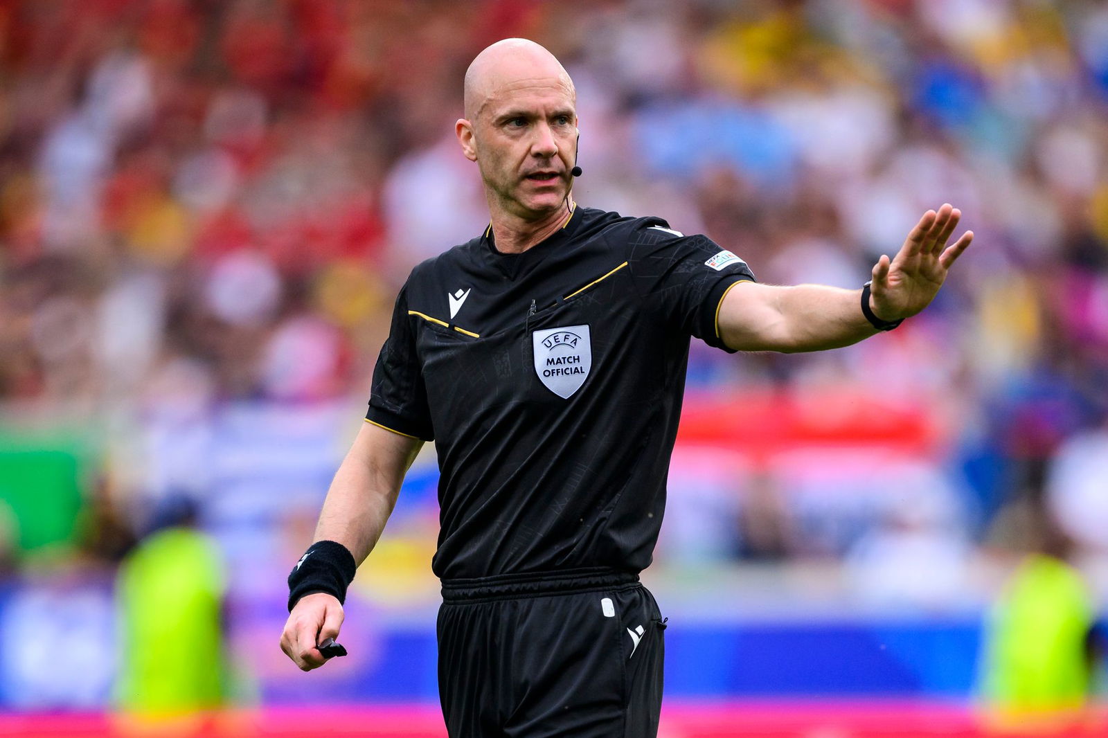Schiedsrichter Anthony Taylor.