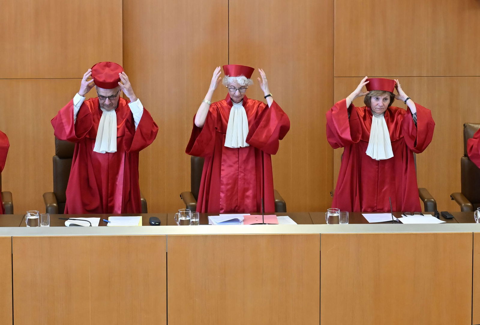 Der Zweite Senat hat die Schutzpflicht der Bundesregierung für Ausländer im Ausland geprüft.