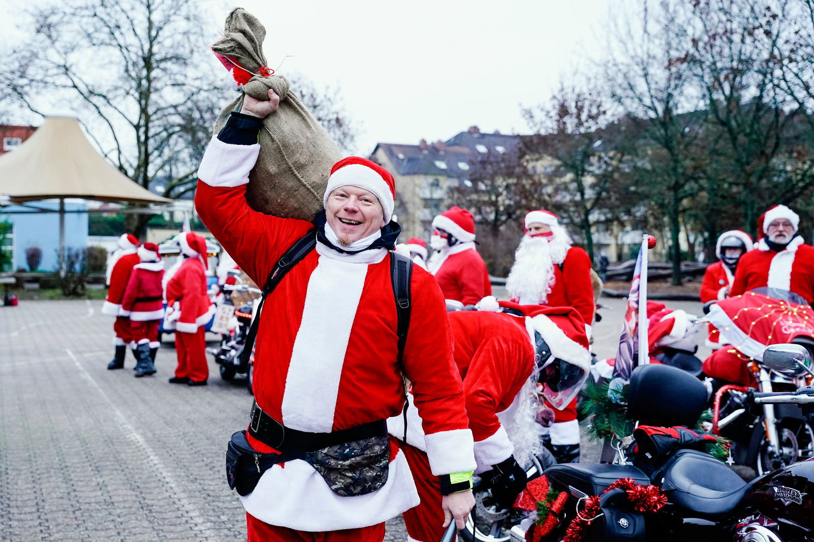 Kuntz ist planerischer Kopf der «Harley Davidson riding Santas», einer Truppe von Motorradfahrern, die seit 2015 am Nikolaustag Geld für ein Kinderhospiz sammeln. (Archivfoto)