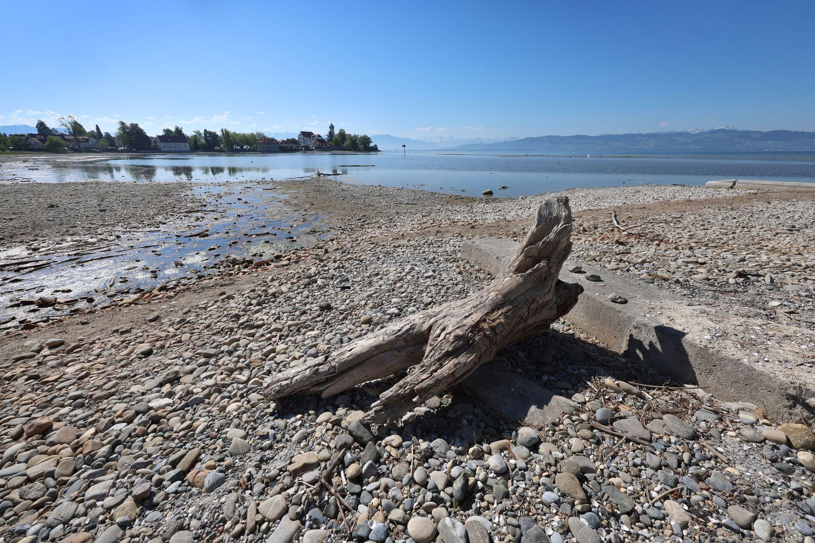 Die Prognosen gehen von einem weiteren Rückgang der Pegelstände am Bodensee aus. (Archivbild)