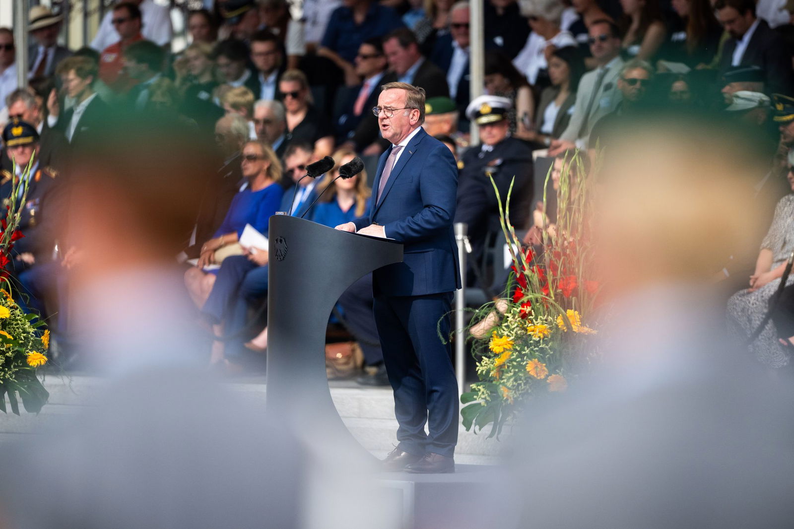 Verteidigungsminister Boris Pistorius (SPD) erinnert vor Bundeswehrrekruten an den 20. Juli 1944.