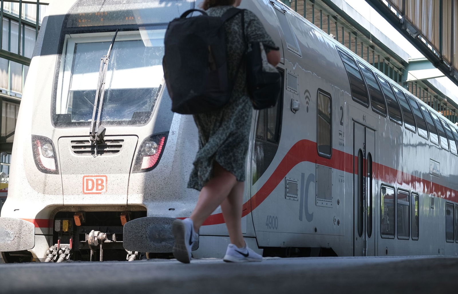 Der Regionalverkehr muss laut Bahn aber noch zum Teil bis Juli 2027 in den alten Kopfbahnhof fahren. (Symbolbild)