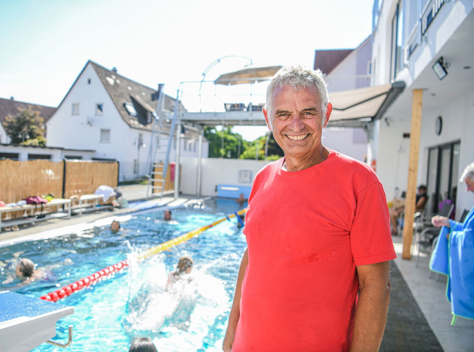 Privatmann Achim Gall hat ein Freibad für alle gebaut.