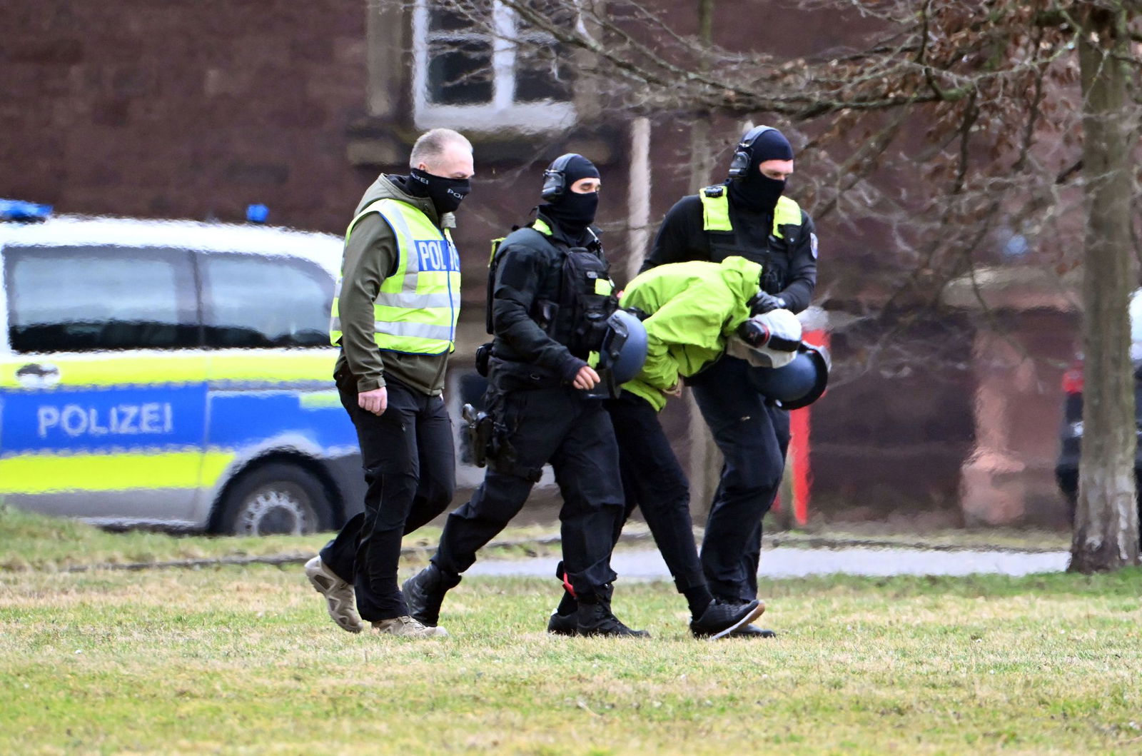 Eine Woche nach der Tat ließ die Bundesanwaltschaft den Tatverdächtigen in Karlsruhe vorführen. (Archivbild)