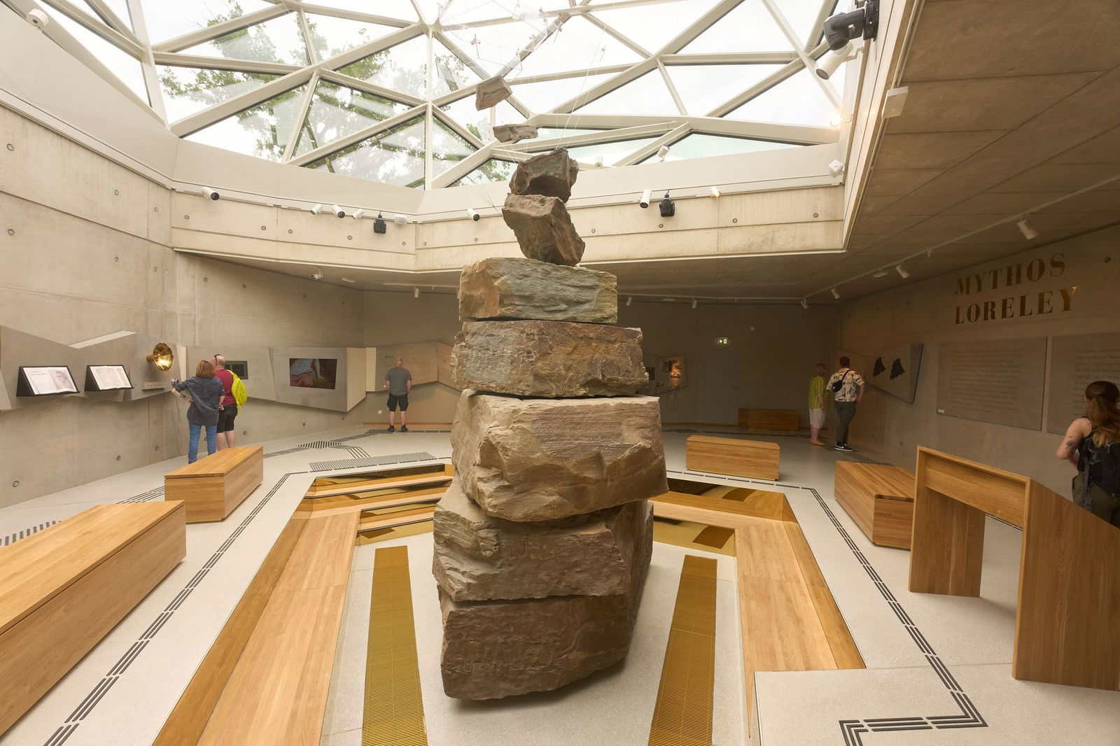 Auf dem Loreley-Plateau ist mit der Mythoshalle eine neue Sehenswürdigkeit eröffnet worden.