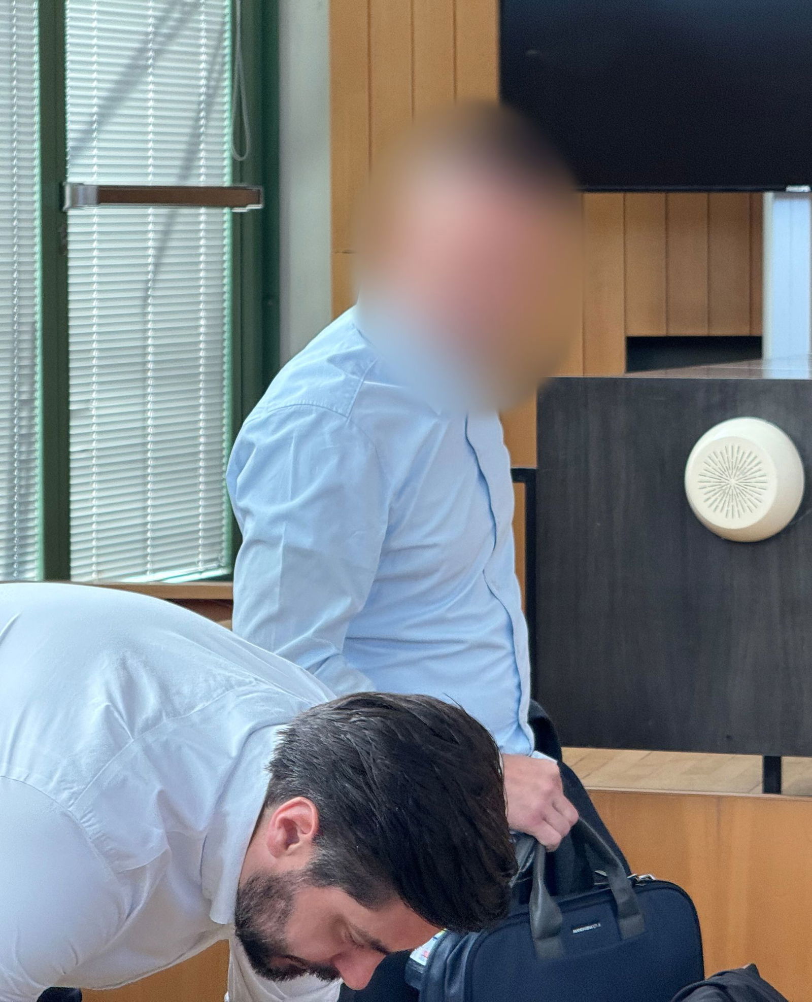 Drei Menschen sind wegen des Vorfalls angeklagt worden.