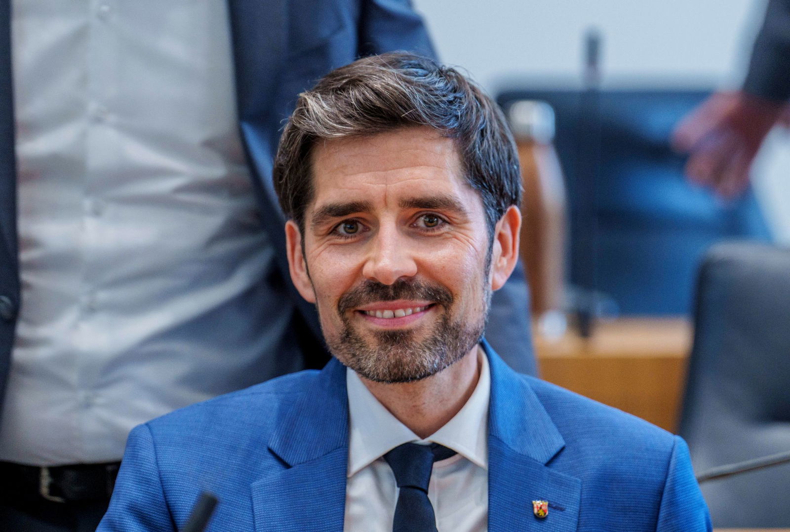 Es gehe nicht um Nischenwissen für Nerds, sondern um lebensnahe Fragen aus dem Alltag der Schülerinnen und Schüler, erklärte Bildungsminister Sven Teuber. (Archivbild)