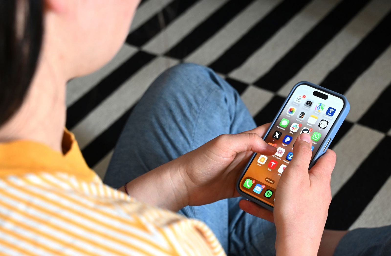 Ab dem Schuljahr 2028/2029 soll Informatik als Pflichtfach Schritt für Schritt ab der Klassenstufe sieben an allen weiterführenden Schulen eingeführt werden. (Archivbild)