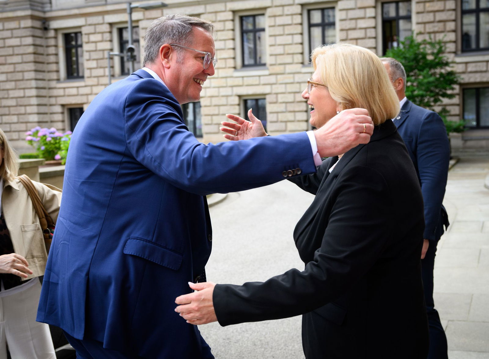 Die Ministerpräsidenten Alexander Schweitzer und Anke Rehlinger (beide SPD) sehen negative Folgen der fortwährenden Grenzkontrollen im Schengen-Raum. (Archivbild)