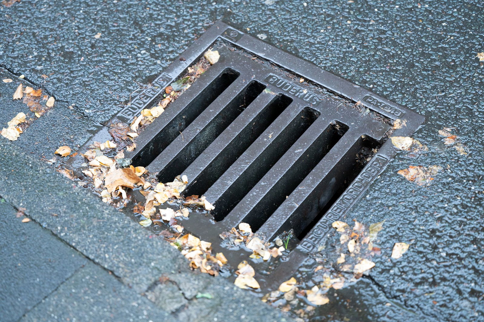 Dutzende viereckige Gullydeckel wurden in denen vergangenen beiden Monaten in Ingelheim geklaut. (Symbolbild)