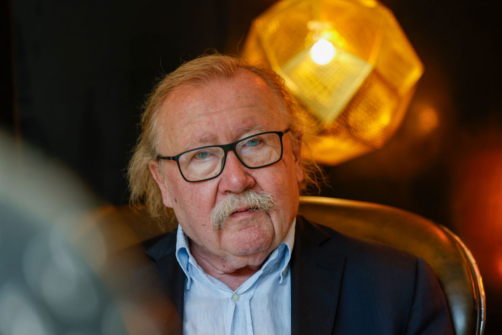 Der Philosoph Peter Sloterdijk spricht sich für ein Handyverbot für Kinder und Jugendliche aus.