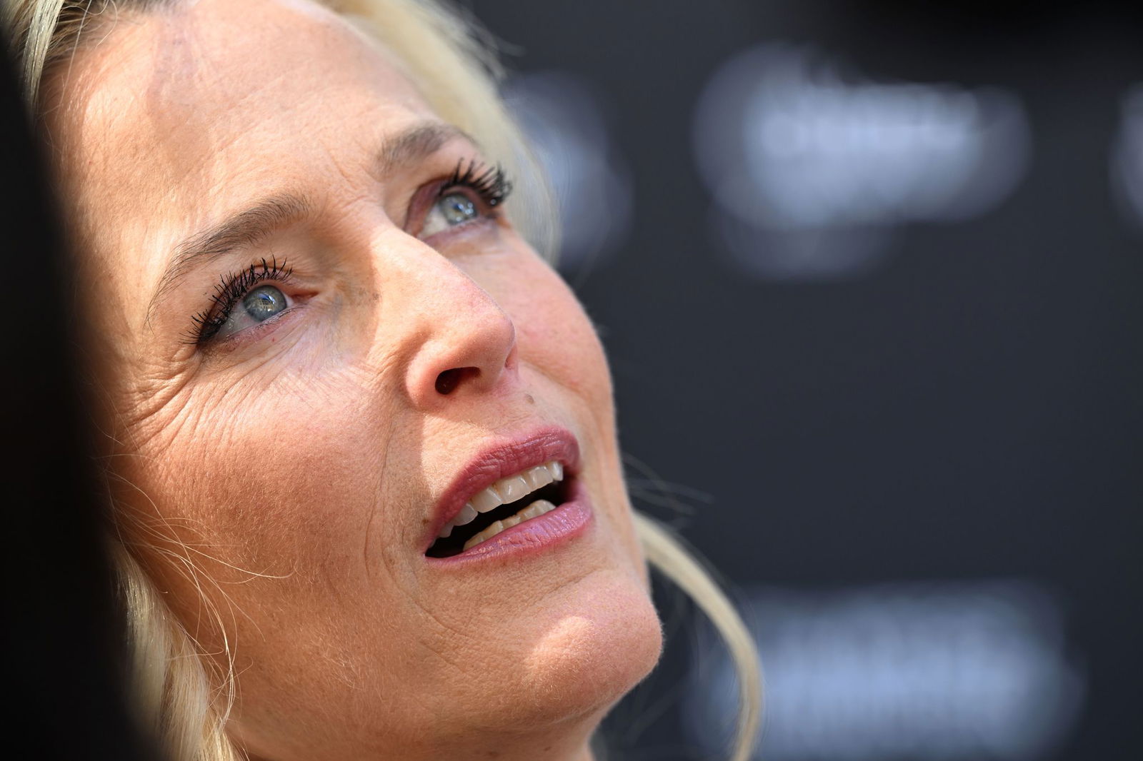 In der Verfilmung des gleichnamigen Buches «Der Salzpfad» von Raynor Winn begeistert Gillian Anderson mit ihrer beeindruckenden Schauspielleistung. (Archivbild)