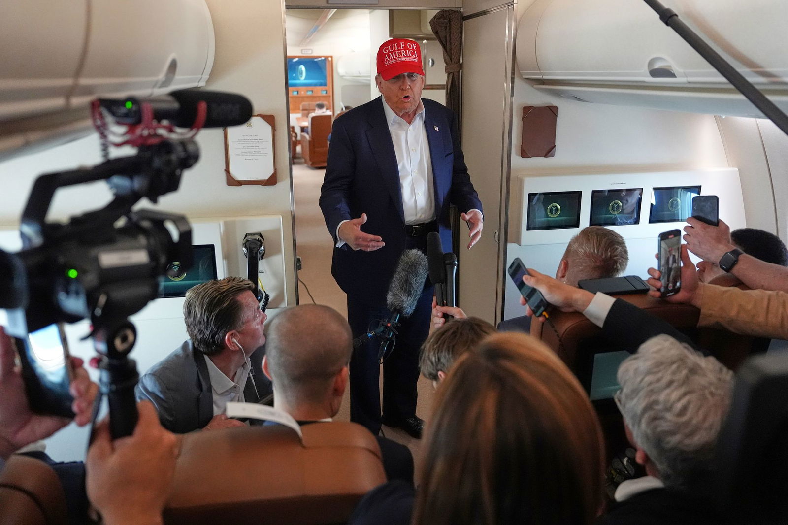 Israel hat nach Angaben von US-Präsident Trump notwendigen Bedingungen für den Abschluss einer Waffenruhe zugestimmt. 