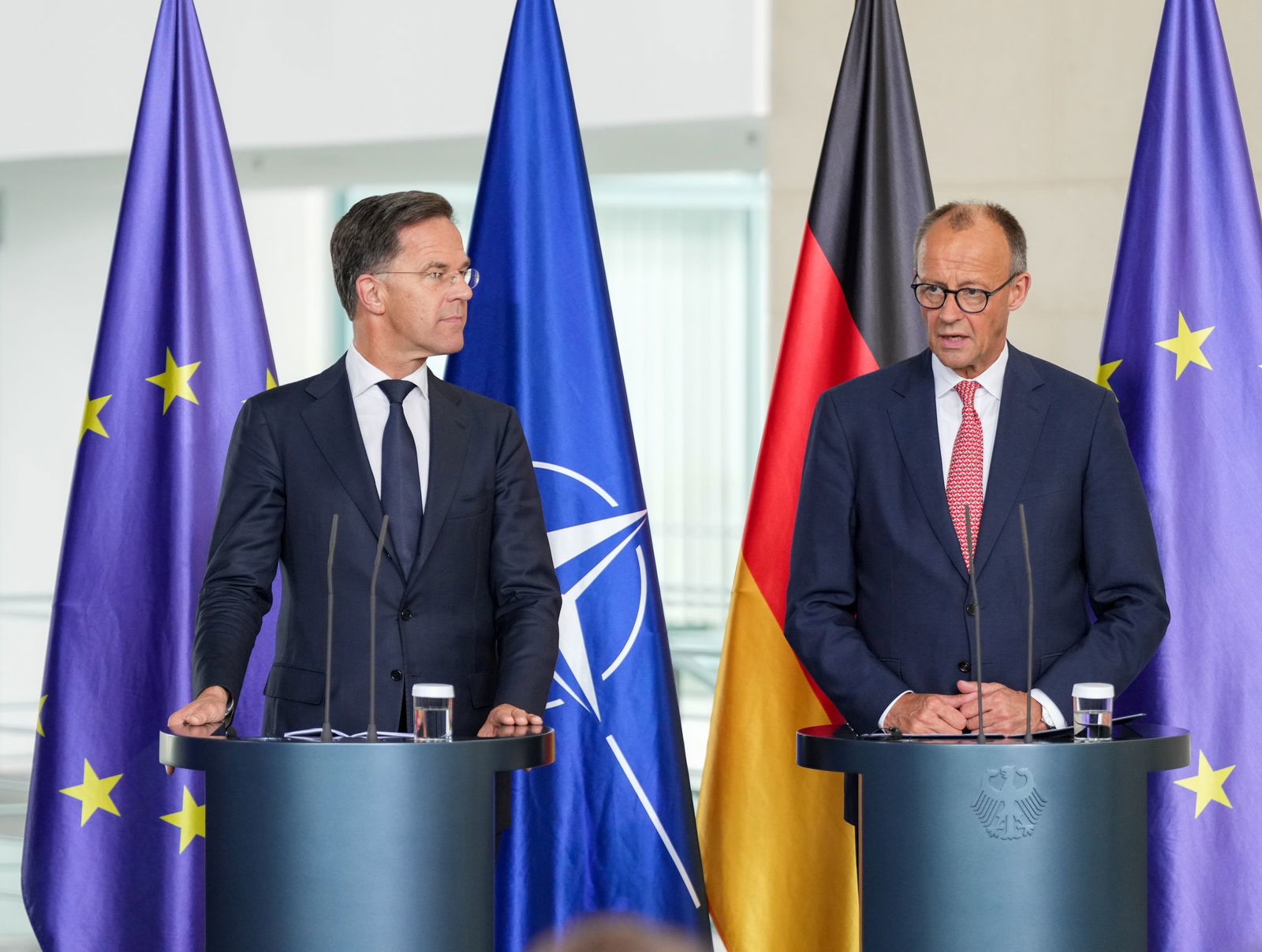 Kanzler Friedrich Merz (CDU) und Nato-Generalsekretär Mark Rutte treffen sich in Berlin zum 70. Jubiläum der Nato-Mitgliedschaft Deutschlands. Es geht auch um einen aktuellen Zwischenfall mit China. 