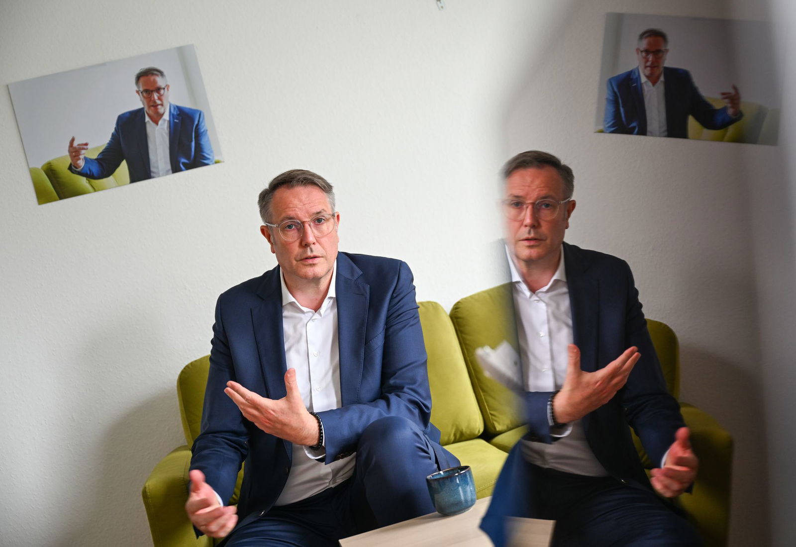 Wohlstand und Sicherheit treiben die Menschen nach Einschätzung des rheinland-pfälzischen Ministerpräsident Alexander Schweitzer (SPD) besonders um.  