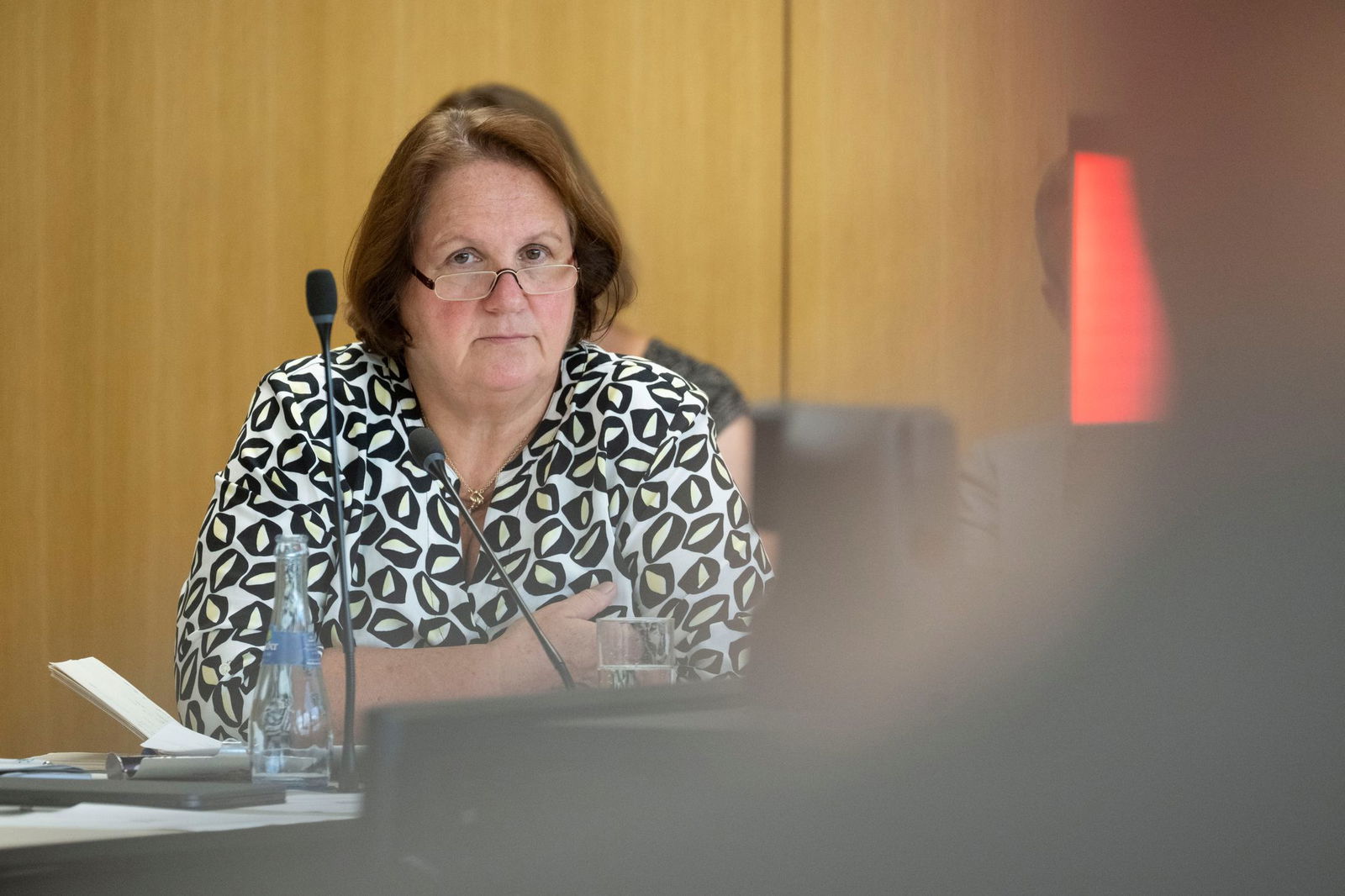 Kultusministerin Theresa Schopper muss sich nach Bekanntwerden einer Software-Panne im Bildungsausschuss des Landtags den Fragen stellen.