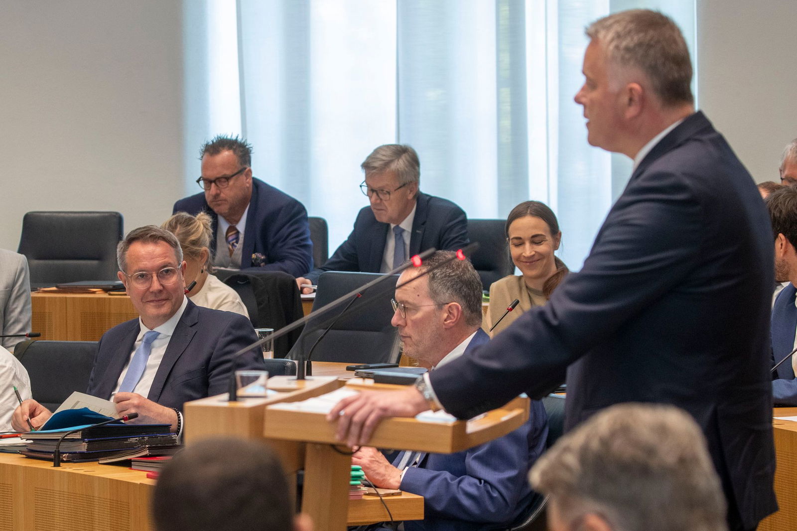 Oppositionschef Schnieder teilte verbal gegen die Landesregierung aus. 