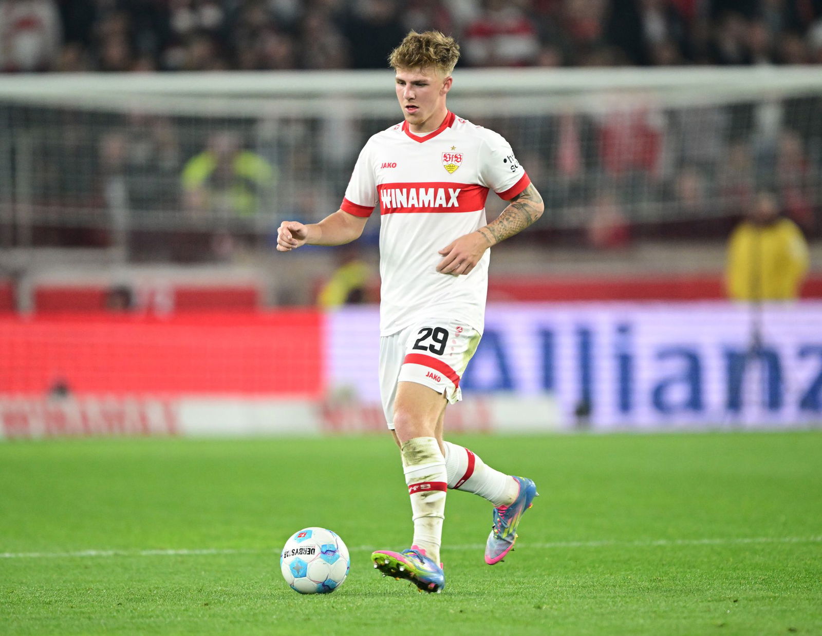 Finn Jeltsch wird in den kommenden Tagen individuell trainieren, hat sich aber nicht schwerwiegender an den Adduktoren verletzt.