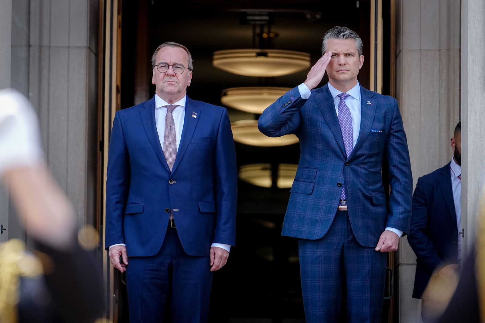 Deutschland will weitreichende Raketenwerfer kaufen. 