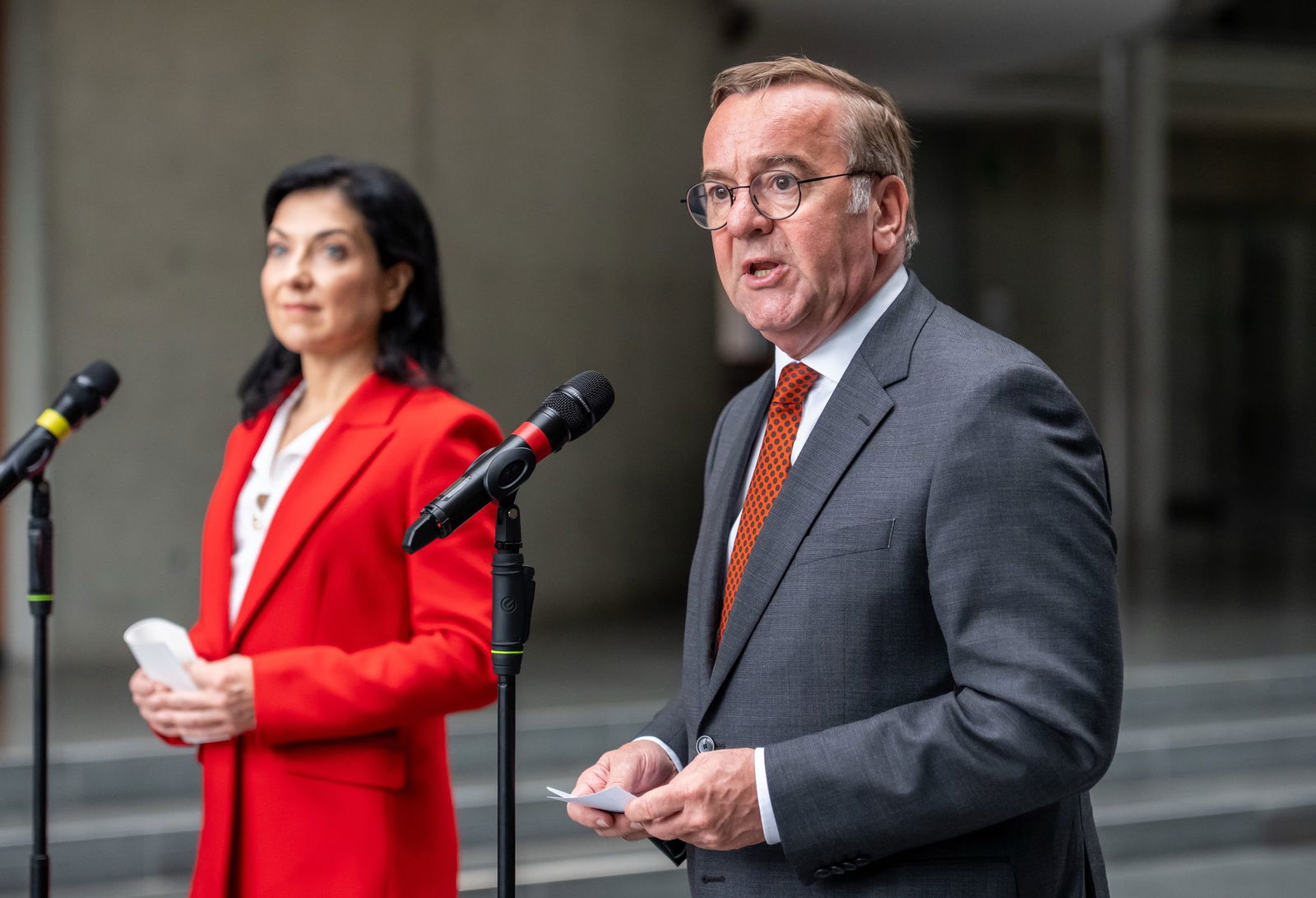 Bundeswirtschaftsministerin Katherina Reiche (CDU) und Verteidigungsminister Boris Pistorius (SPD) stellten die Pläne vor.