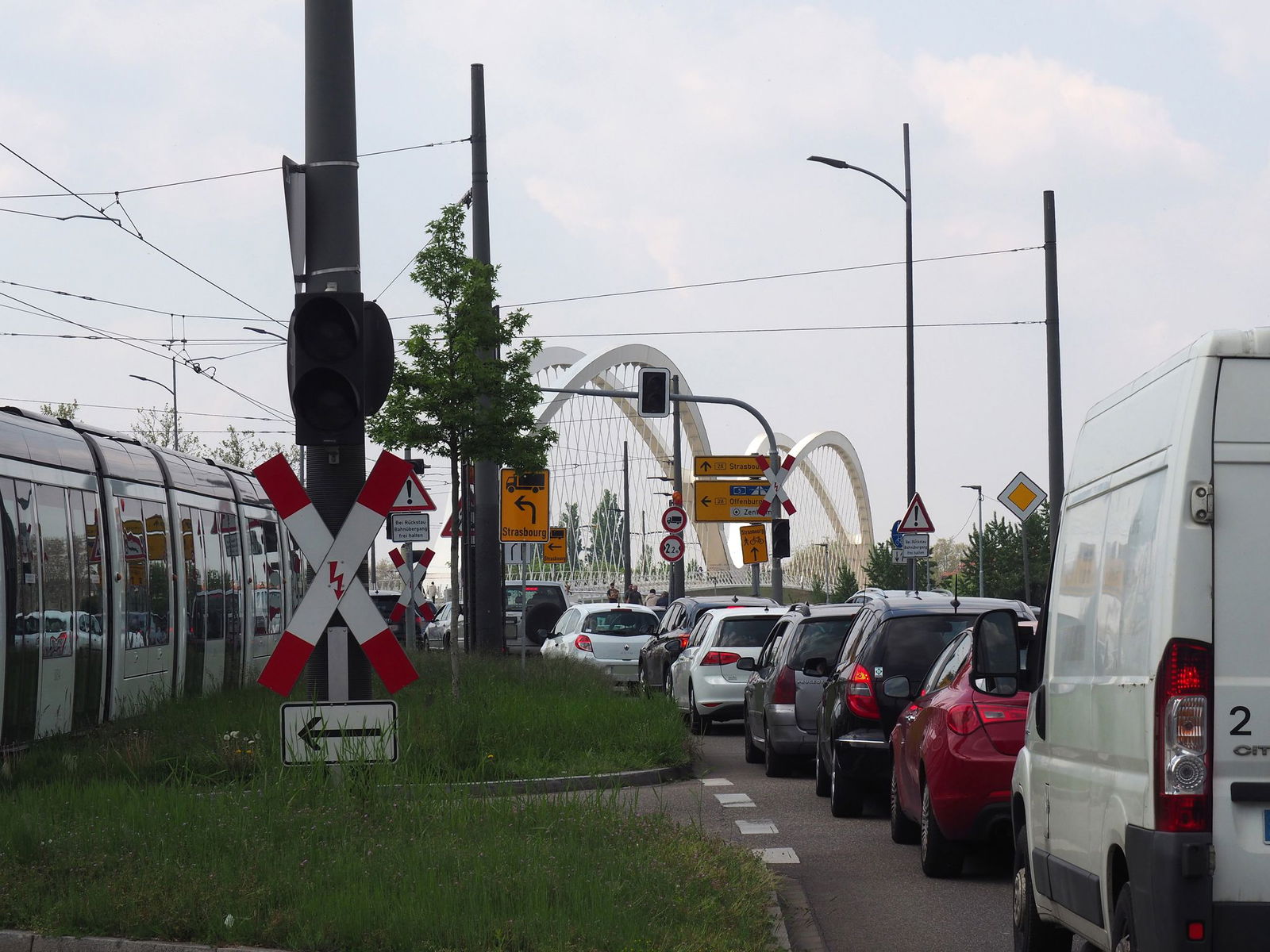 Wegen Bauarbeiten fährt keine Tram über die Europabrücke. (Archivbild)
