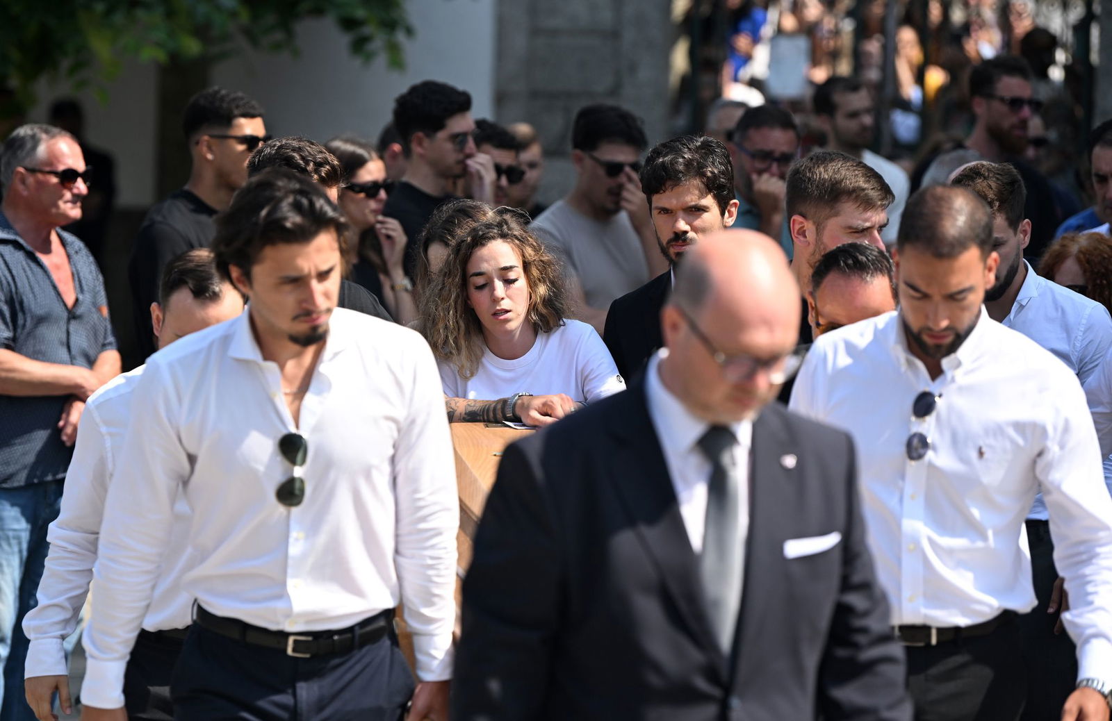 Rute Cardoso trauert am Sarg ihres verstorbenen Mannes Diogo Jota.