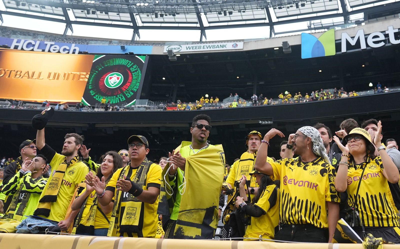 Die BVB-Fangruppe ist bei der WM amerikanisch geprägt.