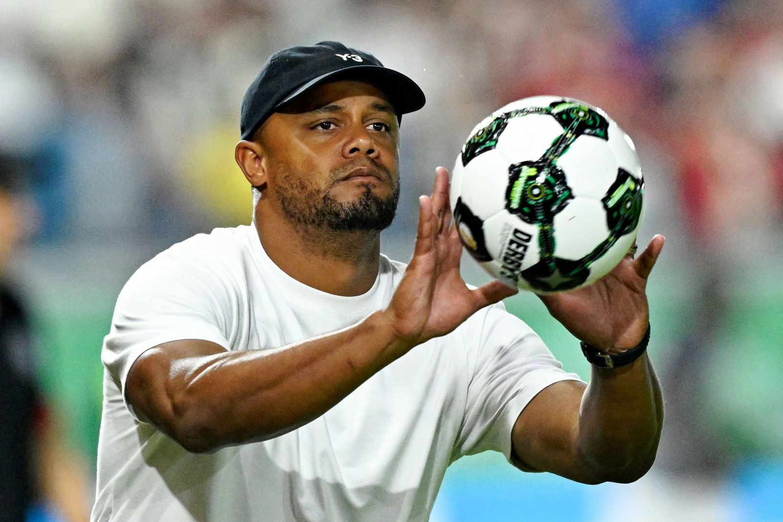 Tritt mit dem FC Bayern am Samstag in Augsburg an: Trainer Vincent Kompany. (Archivbild)