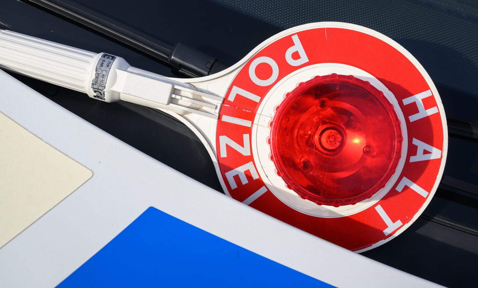 Bei einer Grenzkontrolle im Saarland durchsuchten die Beamten der Bundespolizei den Kleintransporter. (Symbolbild)