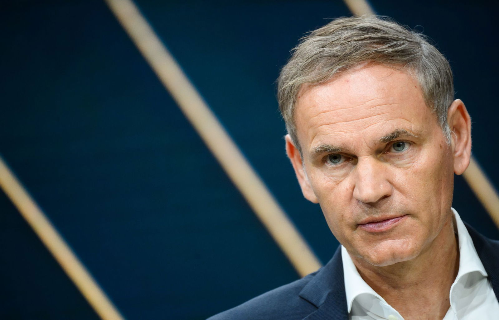 Oliver Blume führt zugleich VW und Porsche. Kritiker zweifeln, ob beide Spitzenjobs auf Dauer vereinbar sind. (Archivbild)