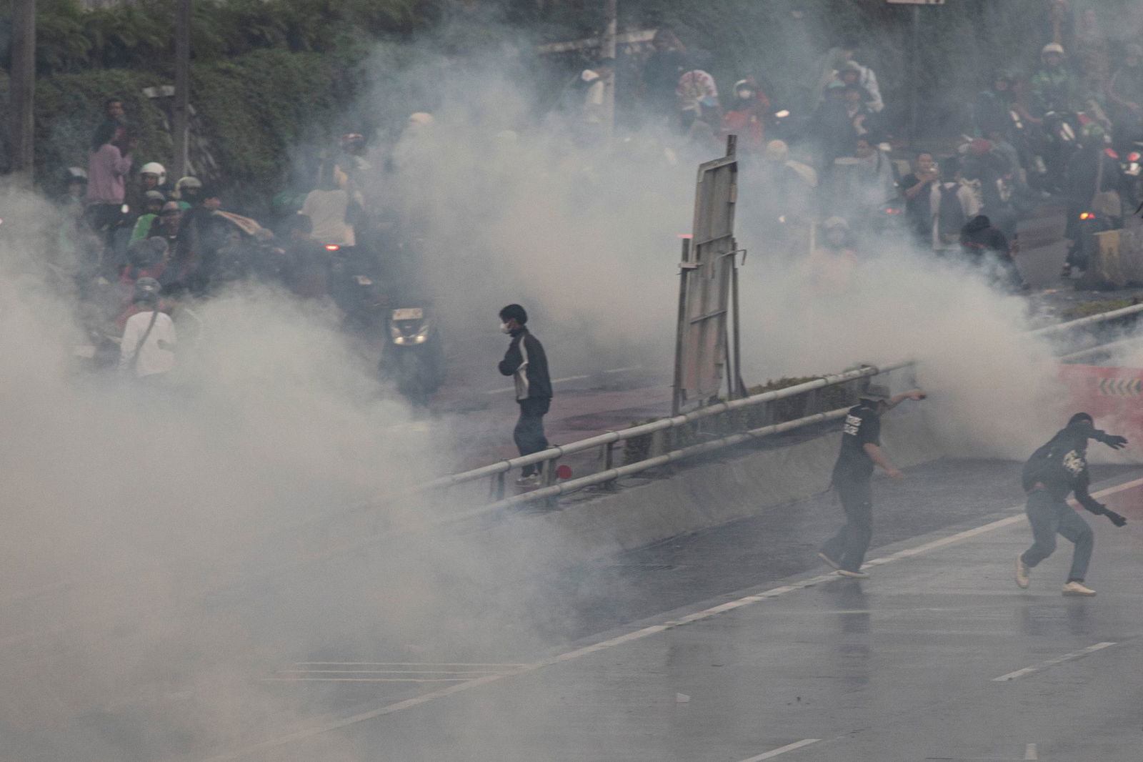 Die Polizei setzte auch Tränengas ein.
