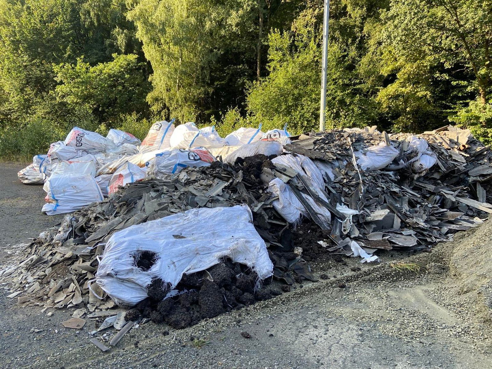 Die Polizei sucht noch nach den unbekannten Tätern. 