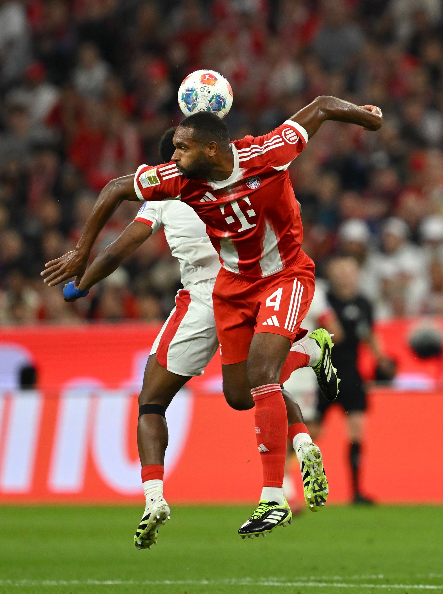 Auch defensiv hatten die Bayern, hier mit NeuzugangJonathan Tah, alles im Griff.