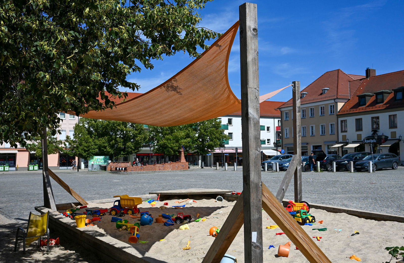 Hitzeschutz ist gerade für kleine Kinder wichtig. (Archivbild)