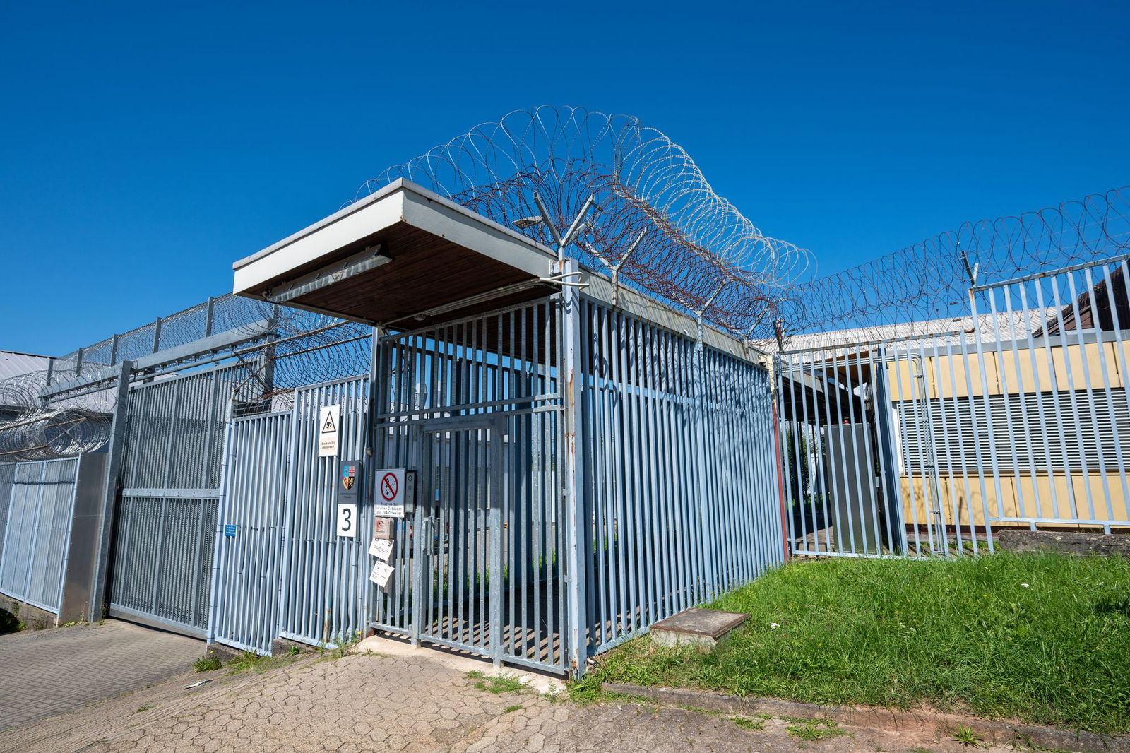 Gegen einen der Beamten wurde ein förmliches Verfahren eingeleitet. (Archivbild)