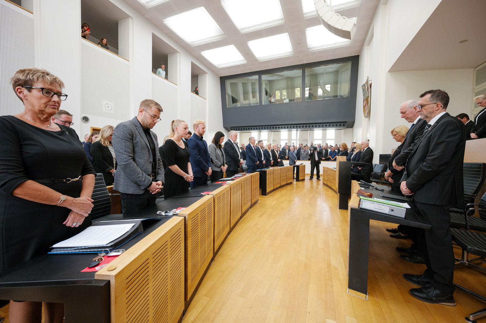 Zu der Schweigeminute hatte die Landesregierung aufgerufen.