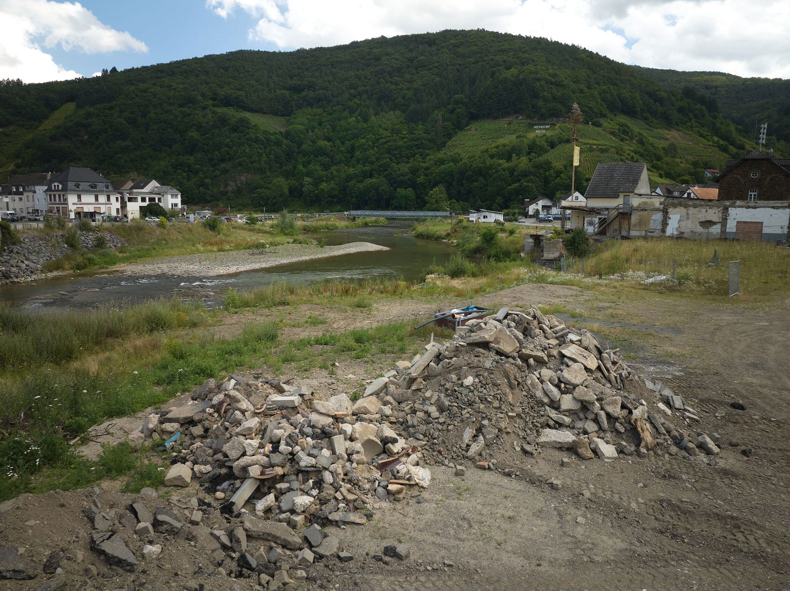 Die bei der Flut beschädigte Brücke wurde abgerissen. (Archivbild)