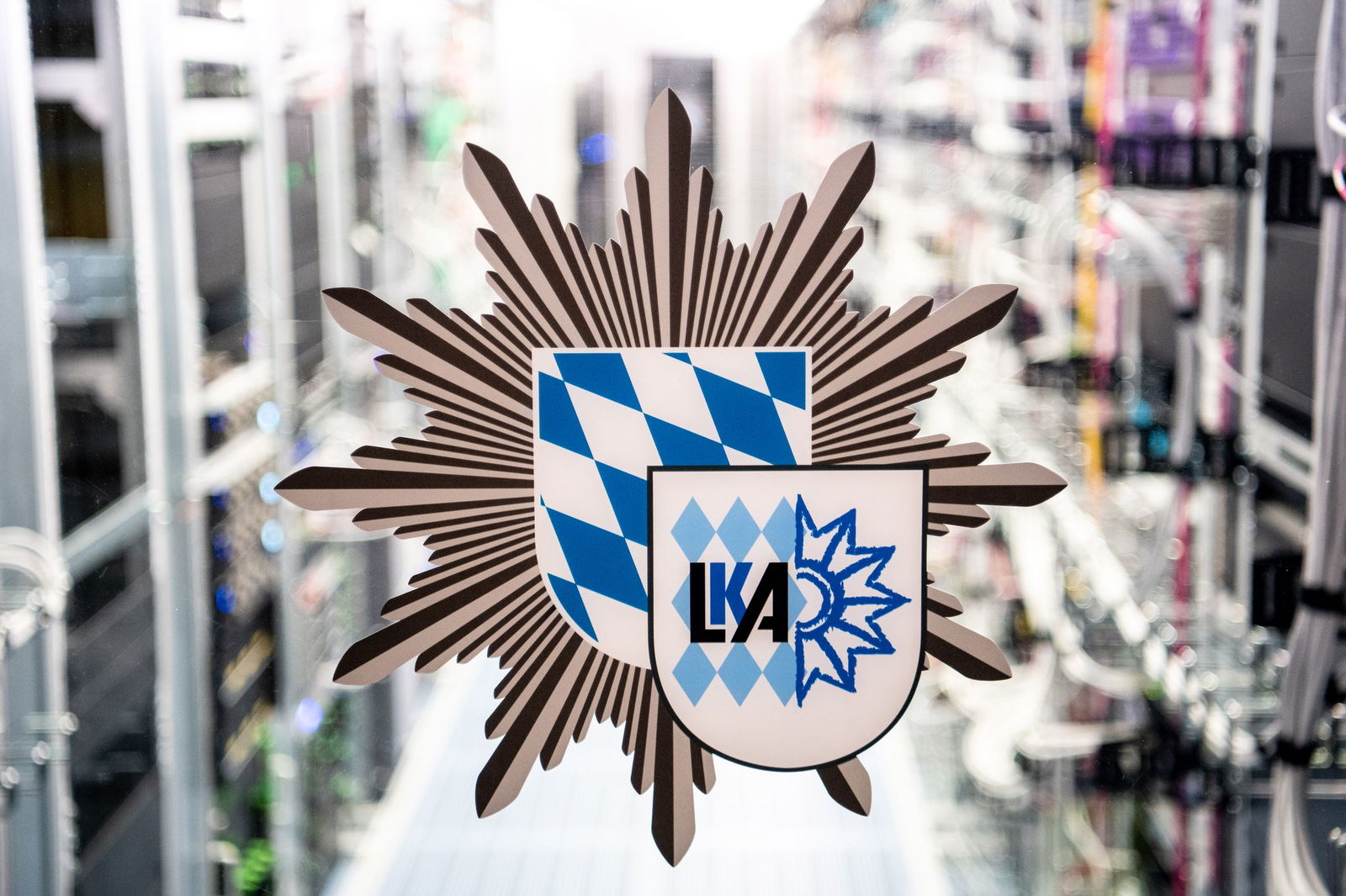 Das bayerische LKA führte die Festnahmen durch. (Symbolbild)