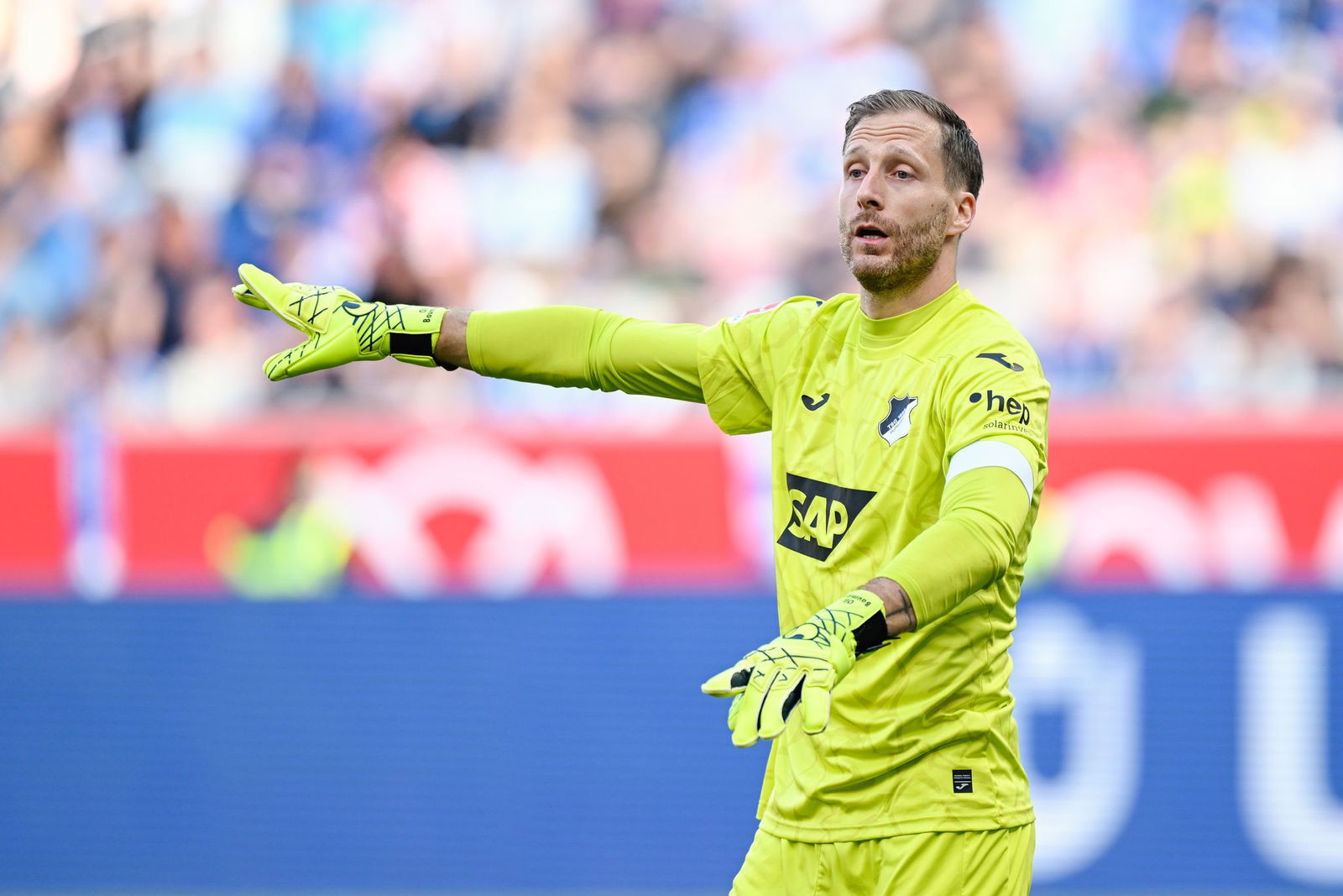 Oliver Baumann hat seinen Vertrag bei der TSG 1899 Hoffenheim vorzeitig verlängert.