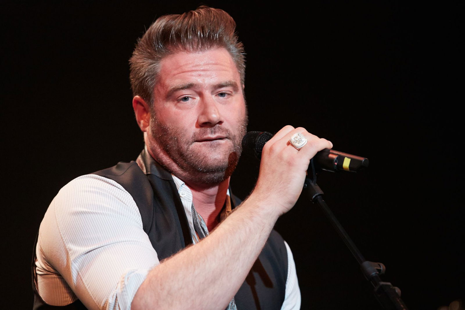 Sänger Sasha bringt seine Kunstfigur Dick Brave zurück. (Archivbild)