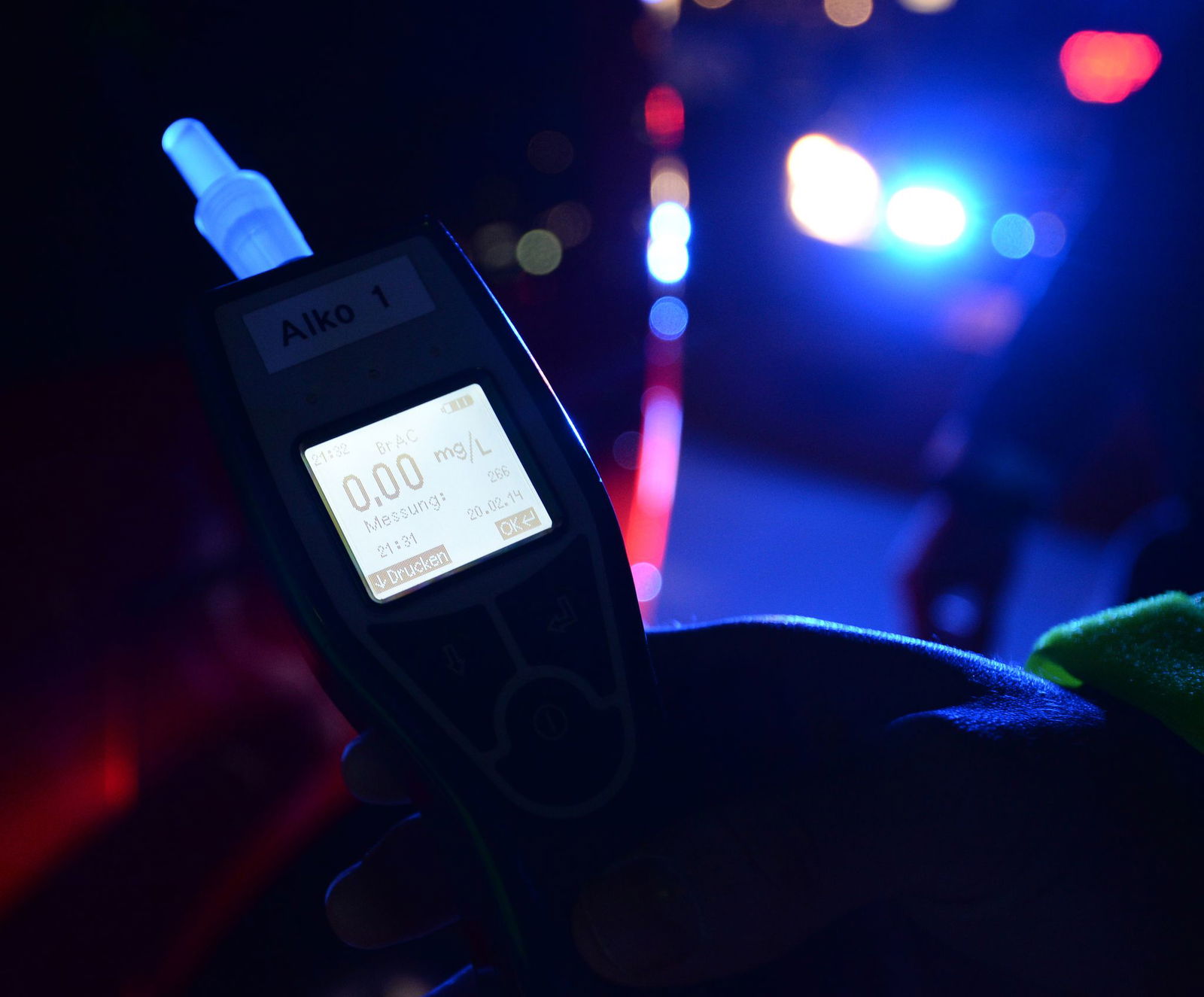 Ein Fahrradfahrer wurde von der Polizei kontrolliert. (Symbolbild)