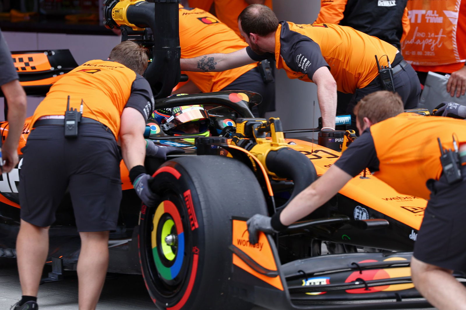 WM-Spitzenreiter Oscar Piastri musste sich in der Qualifikation überraschend geschlagen geben.