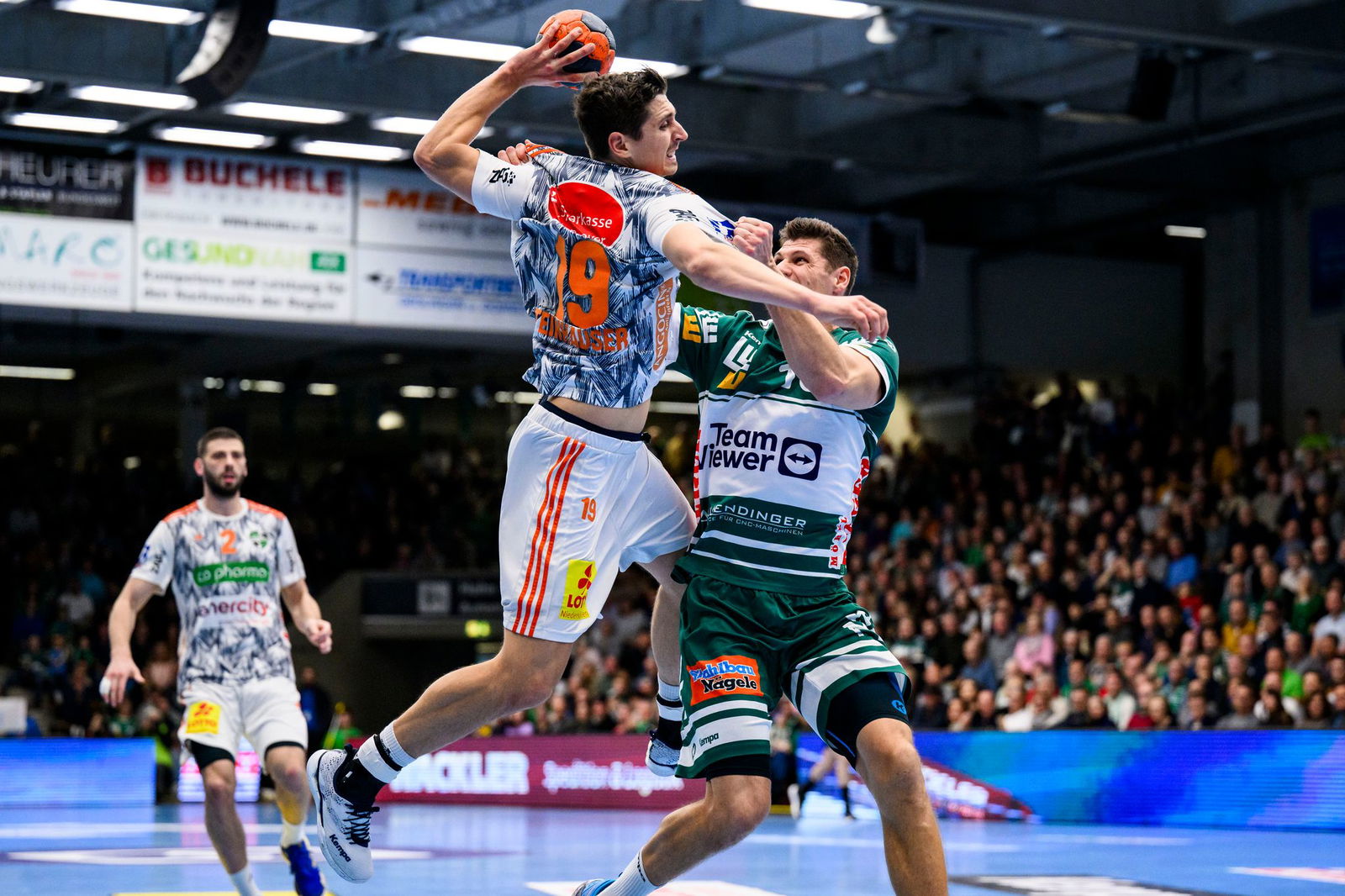 Marius Steinhauser (l) wird ab 2026 wieder für die Löwen auf Torejagd gehen.