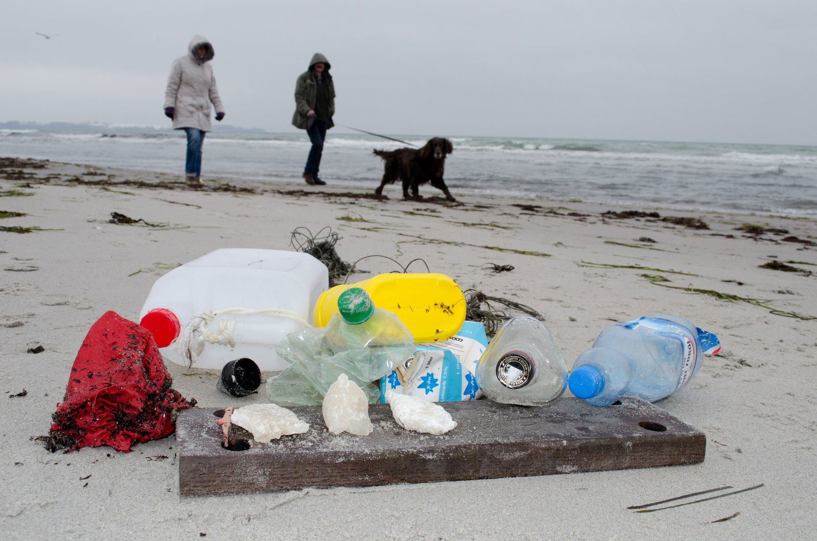 Plastikpartikel verschmutzen heute die höchsten Berge und die tiefsten Ozeane. (Archivbild) 
