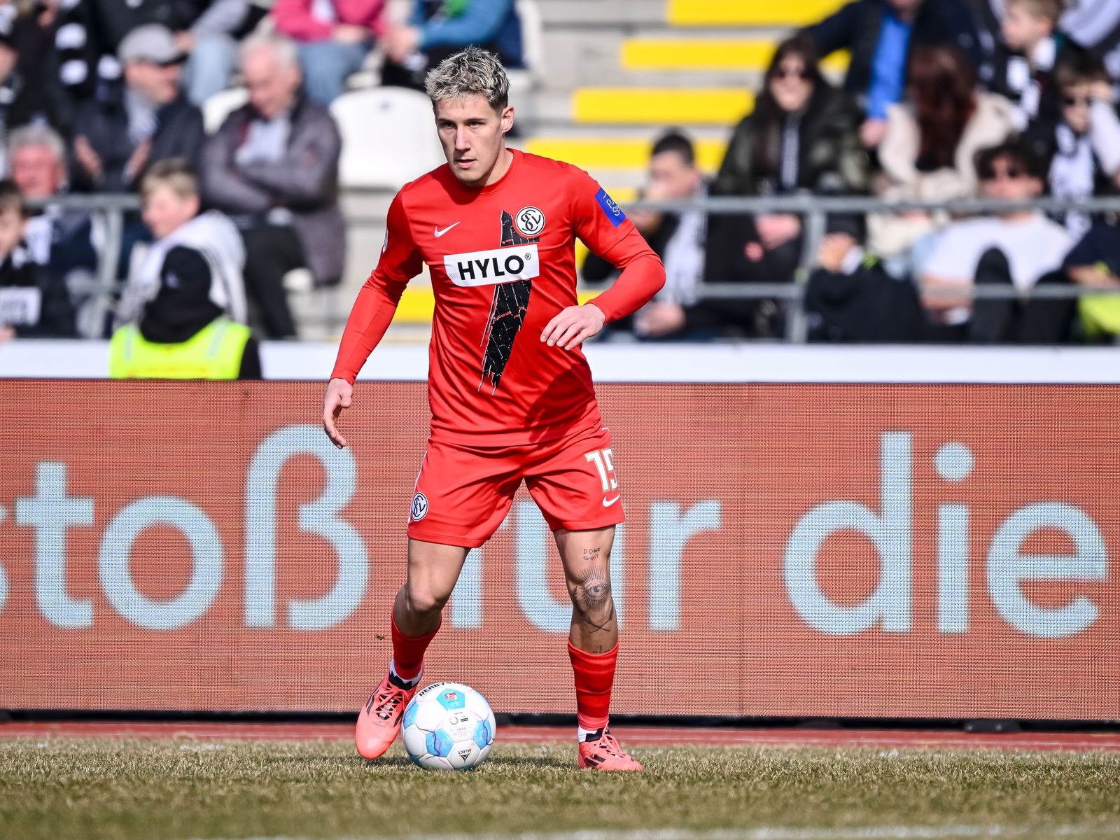 Kapitän Lukas Pickert und die SV Elversberg setzen ihre Zusammenarbeit fort.