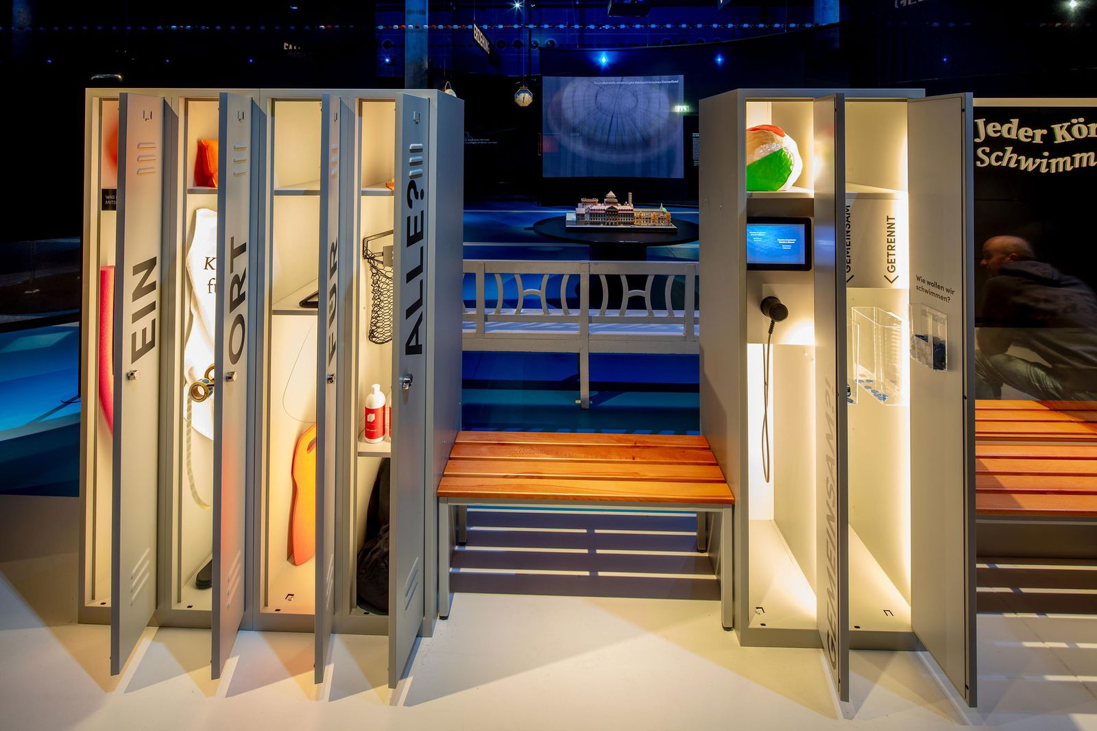 An zwei Abenden bietet das Ausstellungshaus an, die aktuelle Schau «Frei Schwimmen – Gemeinsam?!» hüllenlos zu besuchen. 