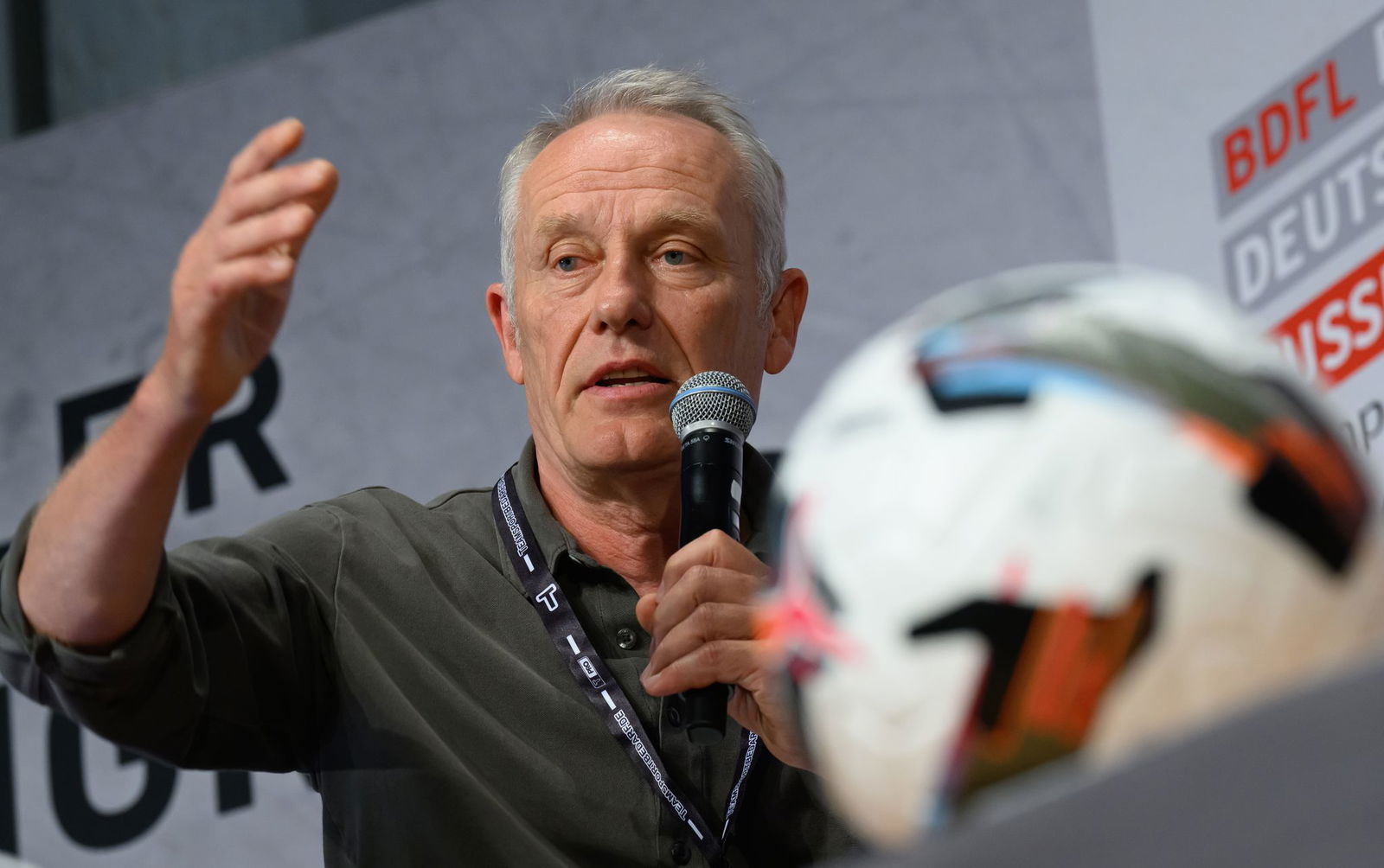 Ex-Bundesliga-Trainer Christian Streich mit einem Plädoyer für Nachwuchsfußballer.