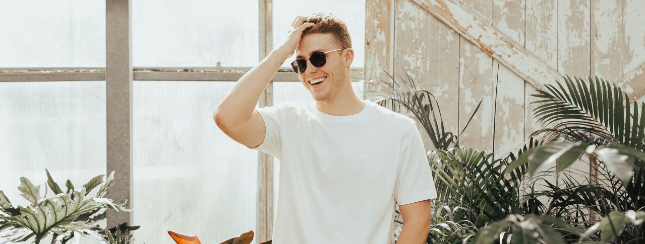 mann mit sonnenbrille 