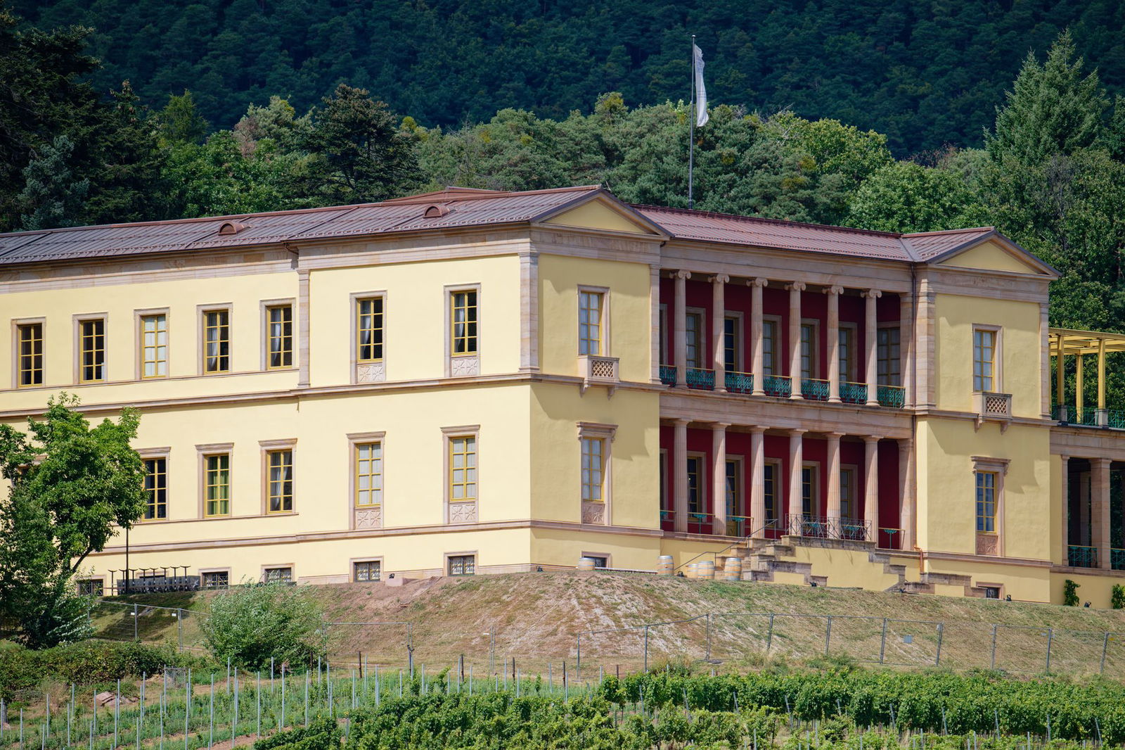 Dolce Vita in der Pfalz: Die Villa Ludwigshöhe ist nach fünf Jahren wieder geöffnet.