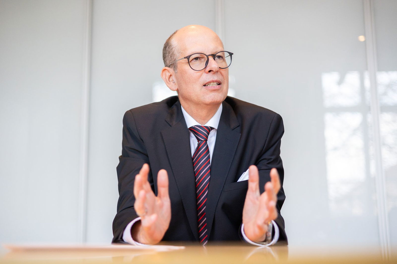 Unimedizin-Chef Kiesslich sagt, das Erläutern von Abläufen und Erklärungen für Wartezeiten können helfen. (Archivbild)